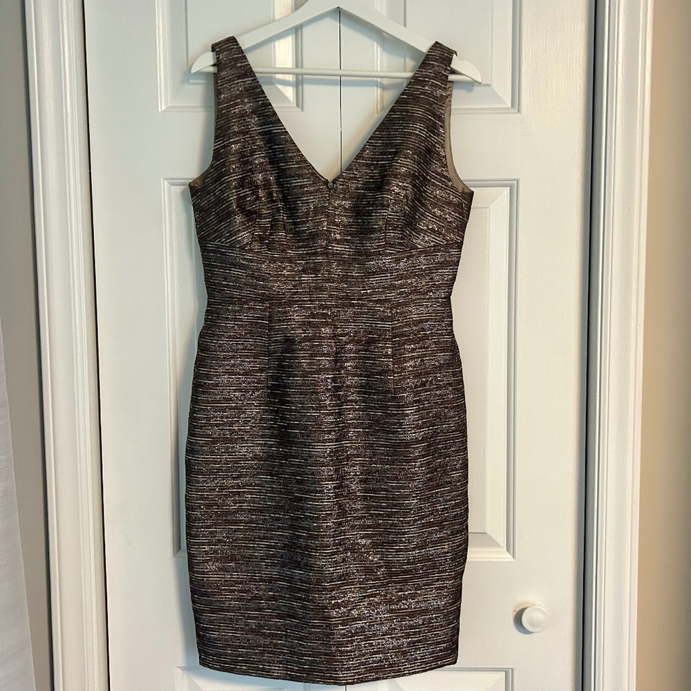 🦋 Elie Tahari shift dress, size 8, silver/gray/tan stripes